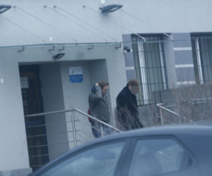 Rafał Olbrychski wychodzi z komisariatu