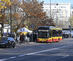 Wszystkich Świętych w Warszawie. Kierowcy muszą uważać! Gdzie zaparkować?