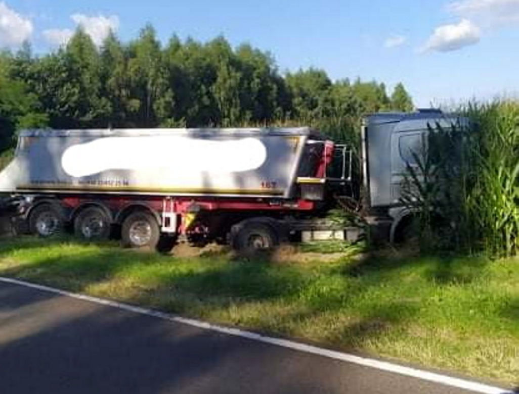 Przerażający wypadek pod Płońskiem! W zmiażdżonej hondzie zginął mężczyzna [ZDJĘCIA]