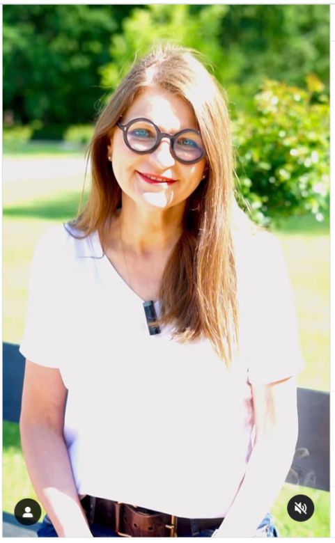 „Nie jak małpa”! Irena Kamińska-Radomska uczy, jak jeść banany