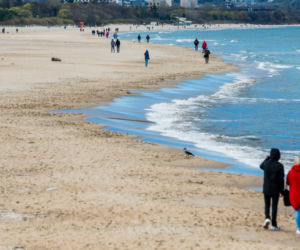 Nadmorskie spacery znów legalne, ale...o tym warto pamiętać