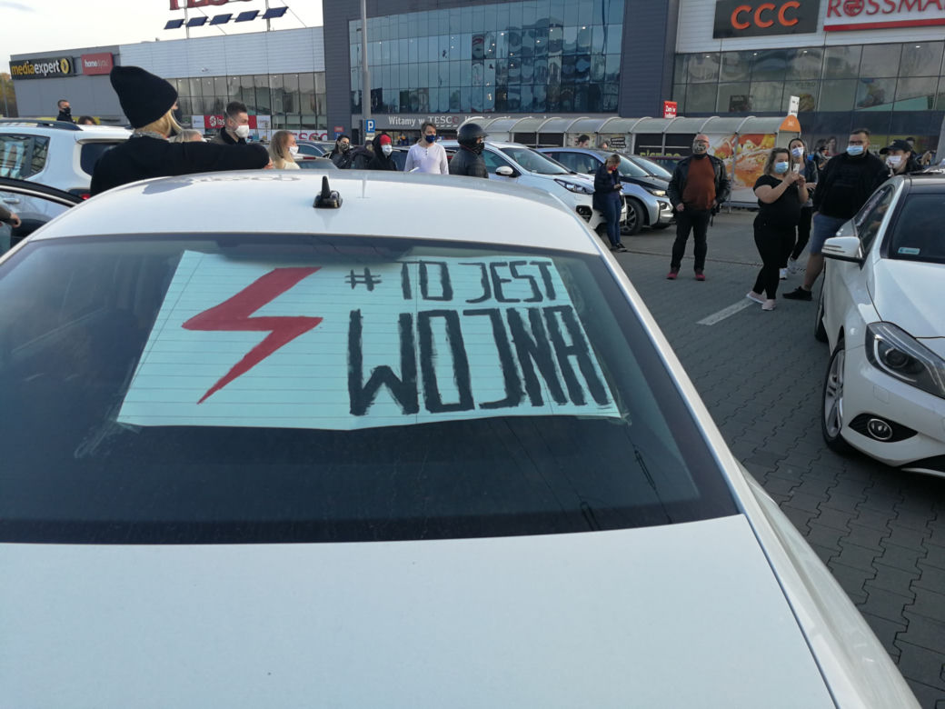 "To jest wojna". Strajk Kobiet w Krakowie. Stolica Małopolski utonęła w korkach 