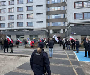 Rusza proces Grzegorza Brauna. Pod sądem pikieta