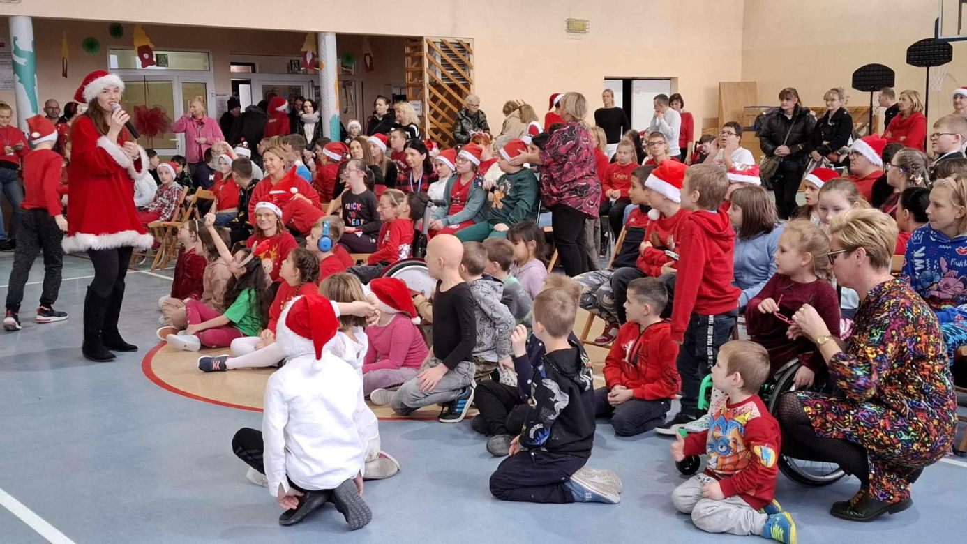 Mikołaj z Rovaniemi odwiedził uczniów Szkoły Podstawowej Specjalnej nr 19