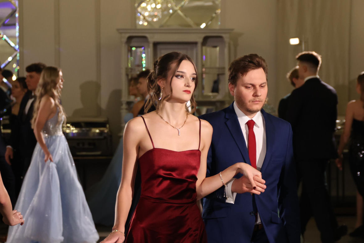 „Poloneza czas zacząć!”. Maturzyści z Liceum Ogólnokształcącego im. Jana III Sobieskiego w Lublinie odliczają symboliczne 100 dni do matury