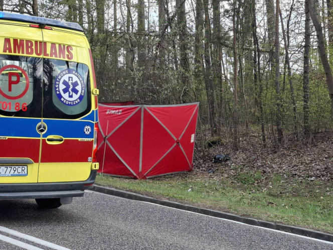 Tragedia na DK 42 Starachowice - Rudnik.  W wypadku zginął motocyklista