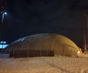 Jest! Zadaszenie nad lodowiskiem w Lesznie znów stoi [ZDJĘCIA]