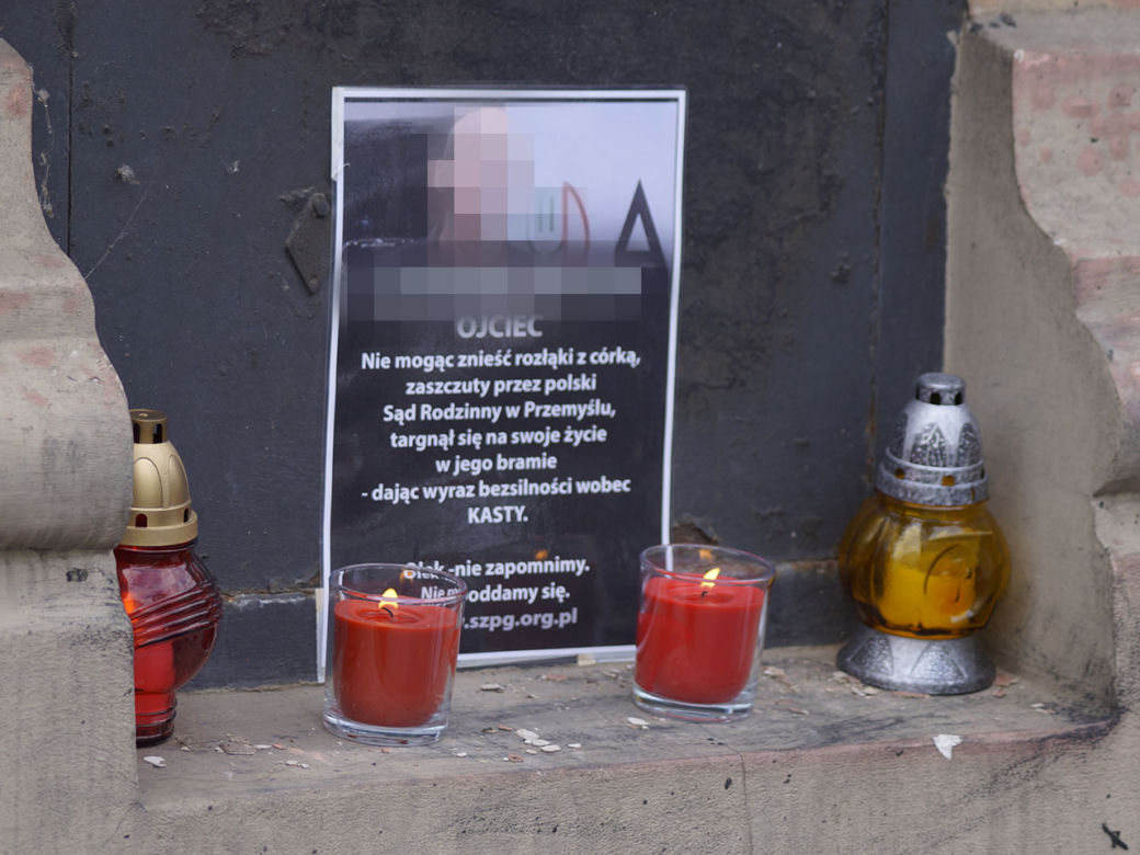 Protest rodziców przeciw alienacji pod sądem w Przemyślu