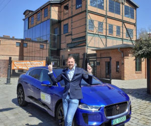 Jerzy Dudek z elektrycznym Jaguarem I-Pace
