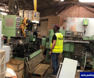 Zlikwidowali fabrykę i zatrzymali nielegalną produkcję papierosów na masową skalę