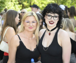 Fani w upale czekają na koncert The Weeknd. Tłumy w Warszawie