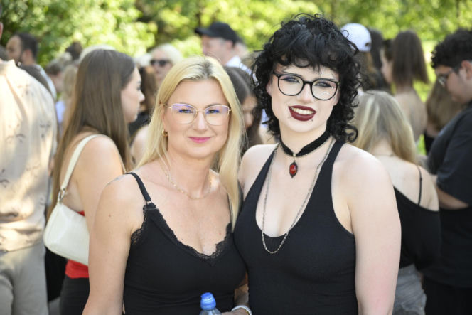 Fani w upale czekają na koncert The Weeknd. Tłumy w Warszawie