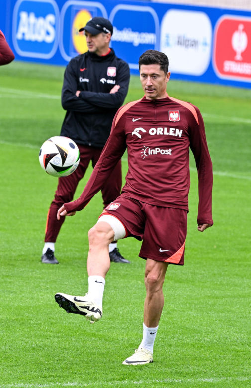 Lewandowski trenuje pełną parą, Zieliński na rowerku