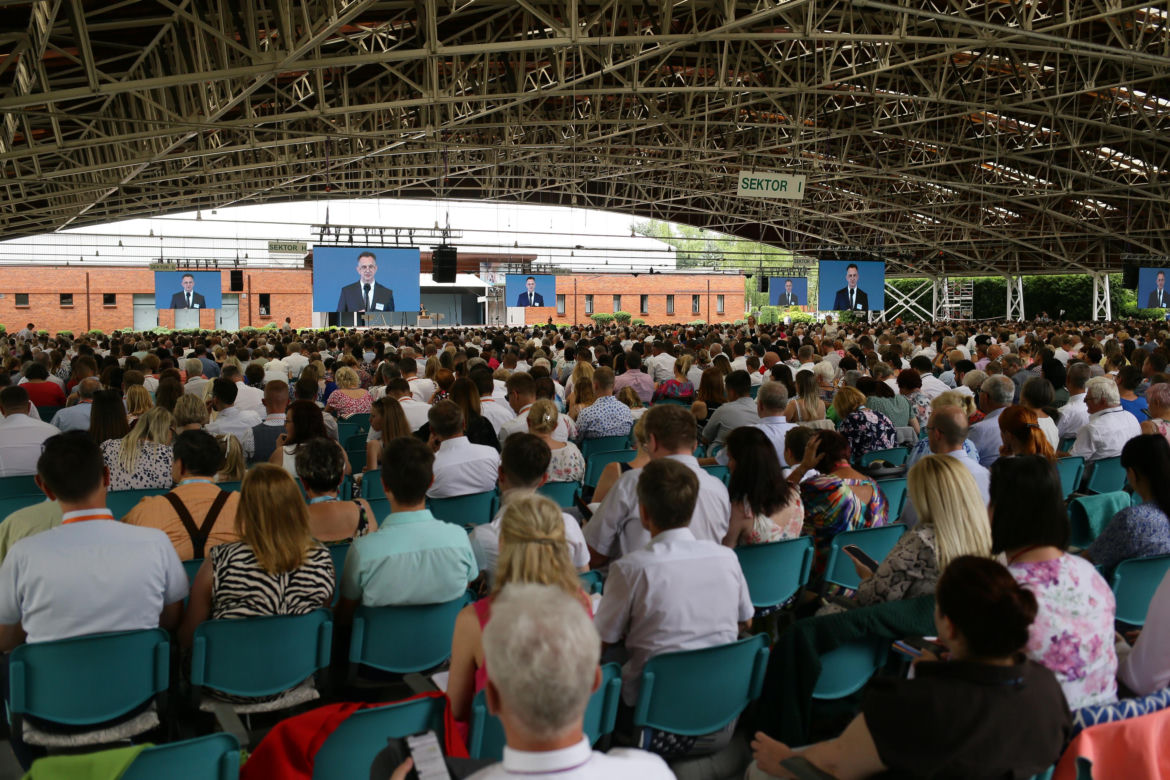 Kongres Świadków Jehowy 2024. W niedzielnych wydarzeniach wzięły udział tłumy