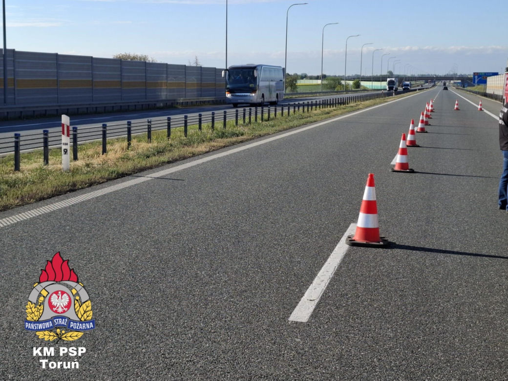 Wypadek na A1. Samochód wjechał w tył ciężarówki