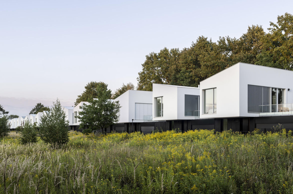 Natura Konstancin – osiedle 22 domów jednorodzinnych z pompą ciepła i systemem Smart Home