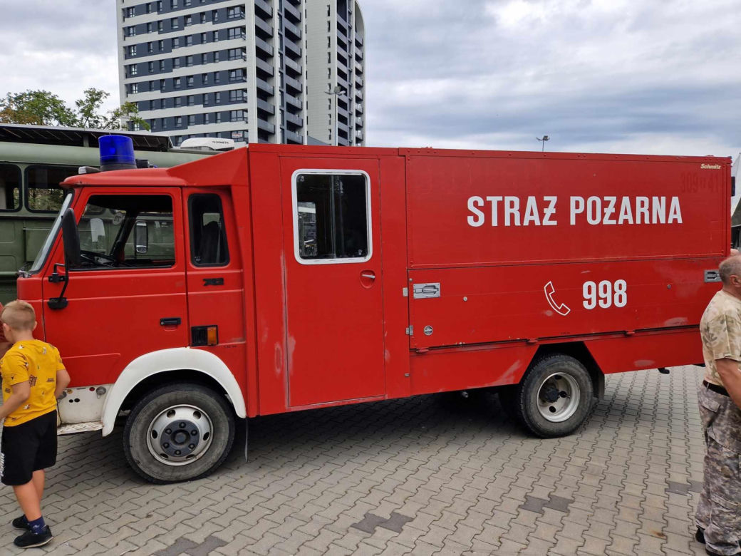 Oglądaliśmy w Bydgoszczy zabytkowe STAR-y. Wyjątkowe samochody ruszyły w Polskę