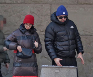 Tomasz Karolak  i Viola Kołakowska na spacerze