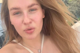 Andziaks nadaje znad basenu w Dubaju. Z córką usłyszały wubuchy