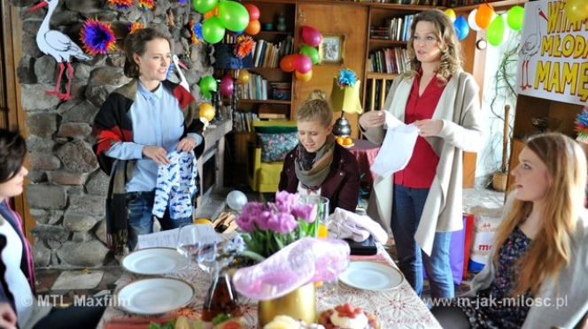 M jak miłość odc. 1144. Ula Mostowiak (Iga Krefft), Natalka (Marcjanna Lelek), Kinga (Katarzyna Cichopek), Ala (Olga Frycz), Anna (Tamara Arciuch)