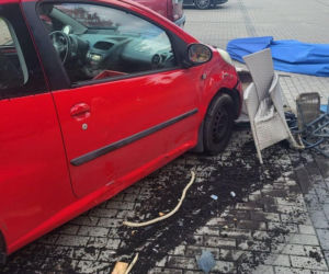 Pisk opon i huk. Citroen wjechał w ogródek restauracji. 40-latka była kompletnie pijana [ZDJĘCIA] 