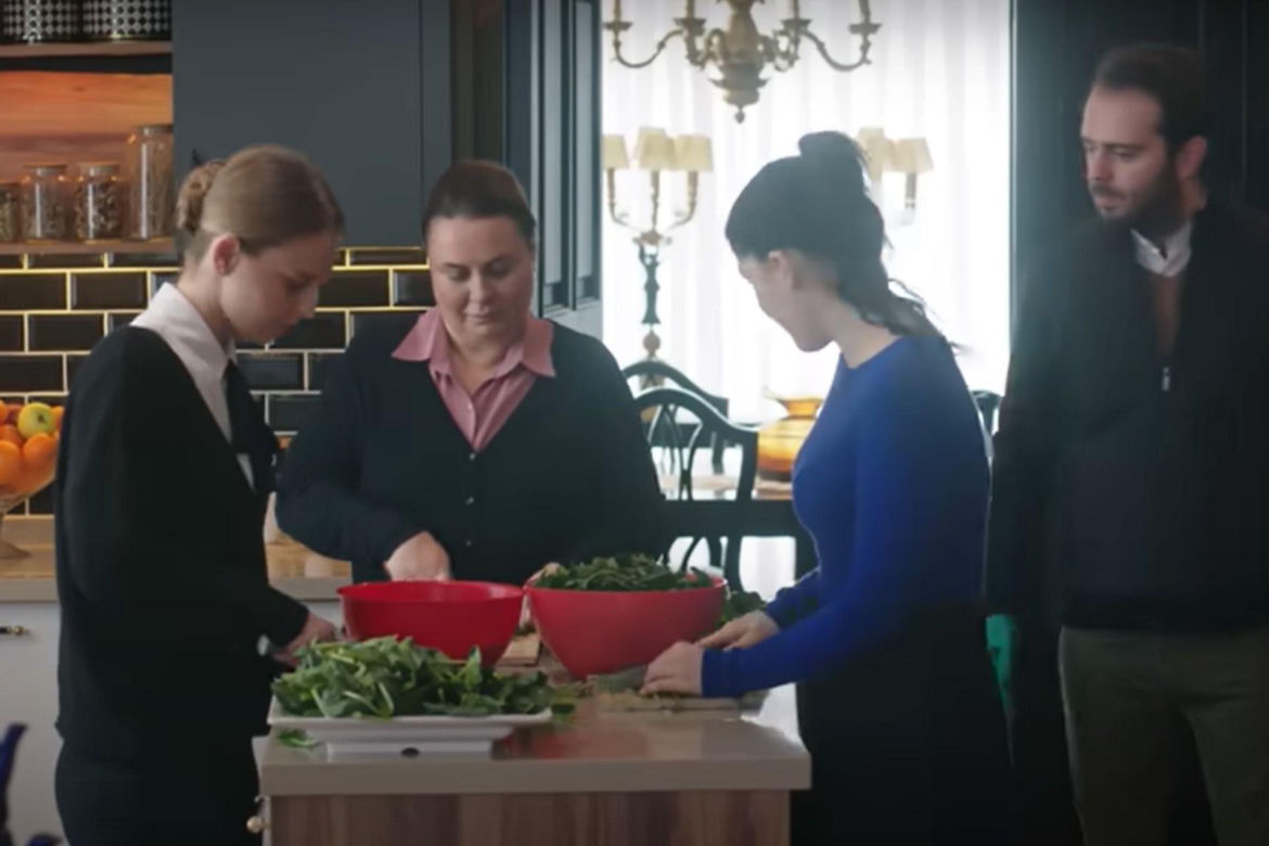 Ziya jest niezadowolony, że Cicek nie poświęca mu tyle czasu, ile by chciał