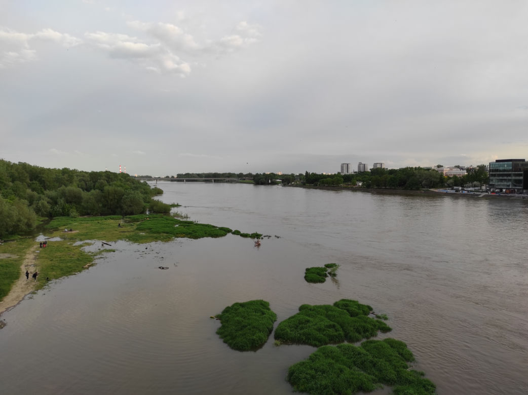 Fala wezbraniowa zalała plażę nad Wisłą