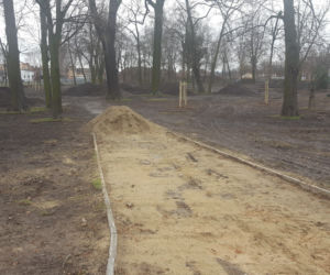 Tu na razie jest... Trwa modernizacja dwóch parków miejskich w Lesznie 