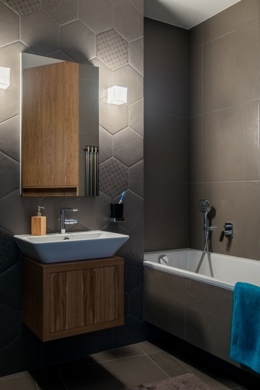 Szara łazienka w stylu industrialnym