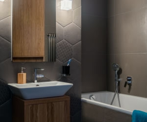 Szara łazienka w stylu industrialnym