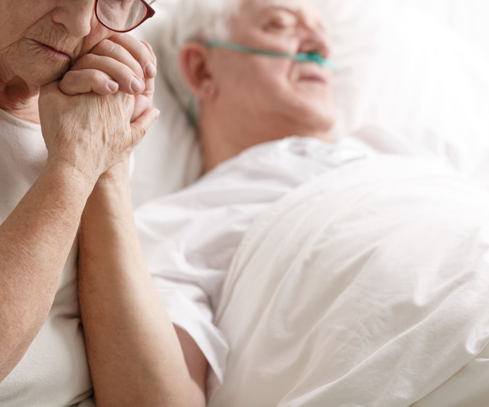 Chorzy umierają w kolejkach do hospicjów