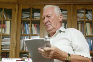 Prof. Brunon Hołyst: Bieda sprzyja samobójstwom