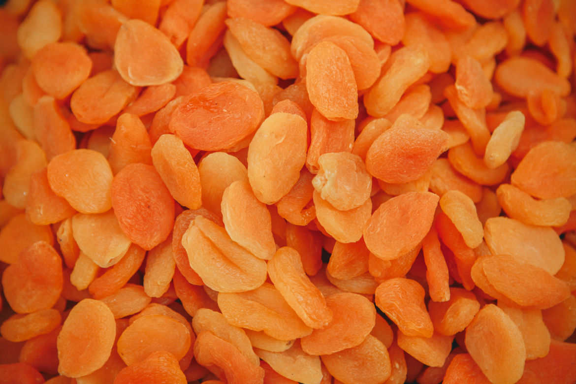 1. Suszone morele – 1666 mg/100 g