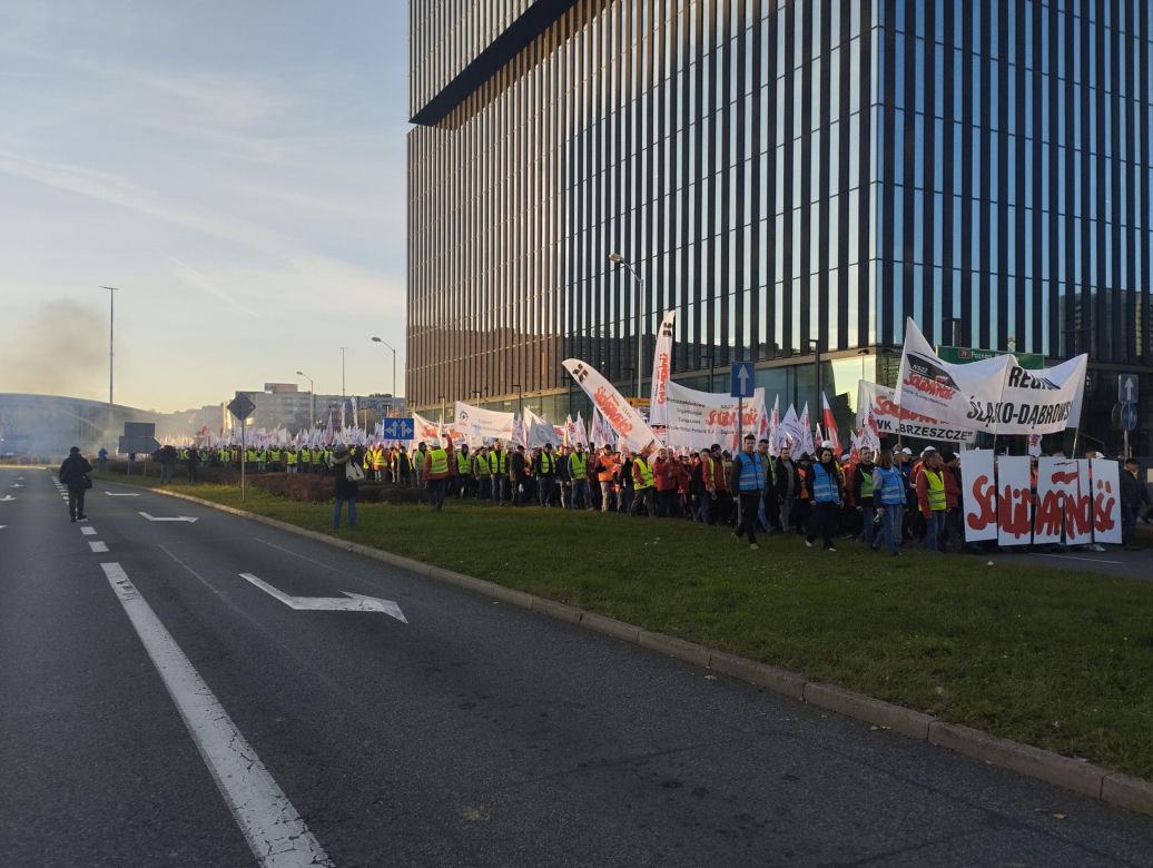 Protest w Katowicach. Tysiące związkowców na ulicach. Padły mocne słowa o „zbrodniczej ideologii”