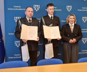 Wierzchosławice - akcja strażaków na zamarzniętym Dunajcu