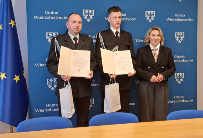 Wierzchosławice - akcja strażaków na zamarzniętym Dunajcu