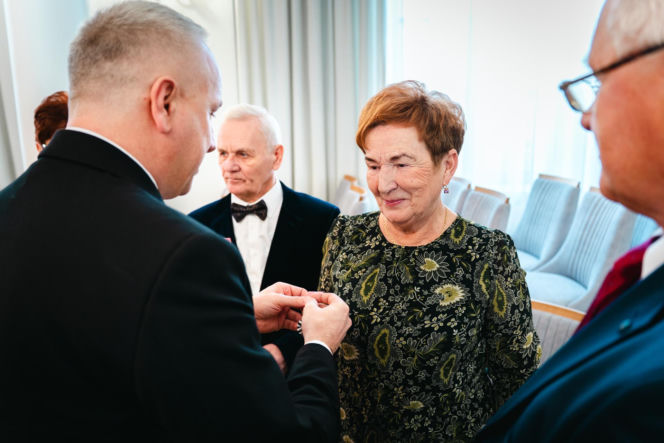 Złoty Gody par małżeńskich w Siedlcach - wręczenie pamiątkowych medali