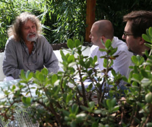 Wiemy, u kogo teraz mieszka Jarosław Kaczyński! W takich warunkach spędza czas. Mamy ZDJĘCIA!