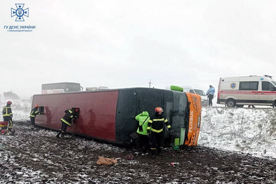Katastrofa Flixbusa z Warszawy do Odessy. Pasażerowie uciekali przez pole
