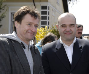 Ranczo. Witebski (Jacek Kawalec), ksiądz Kozioł (Cezary Żak)