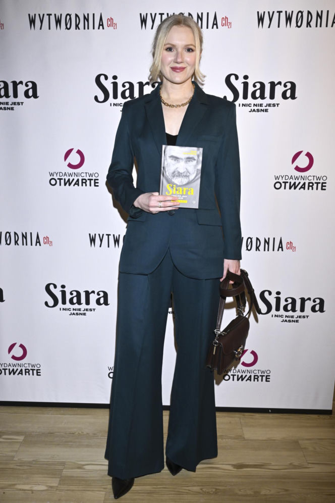 Markowska przytulała męża, Ostałowska zaskoczyła sylwetką, Ścibakówna błyszczała na premierze biografii Rewińskiego