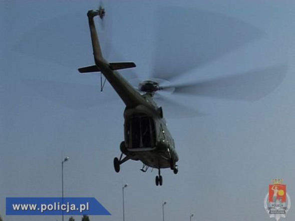 Policja rozbiła gang samochodowy z Wołomina. WIDOWISKOWA akcja na autostradzie A2