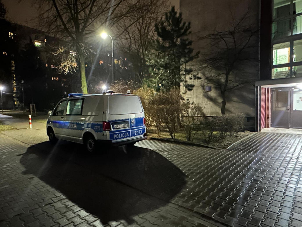 Makabryczne odkrycie w Warszawie. W mieszkaniu znaleziono ciało ojca i syna