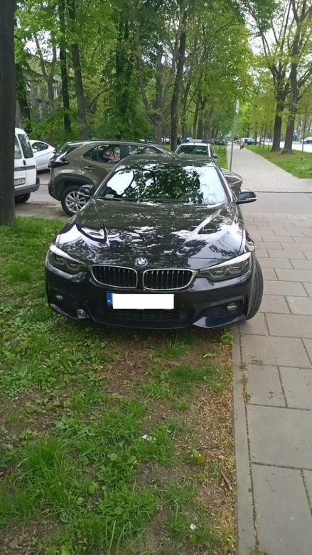 Kraków. Mistrzowie parkowania wyróżnieni przez straż miejską. "Prezentujemy dokonania naszych lokalnych zawodowców"