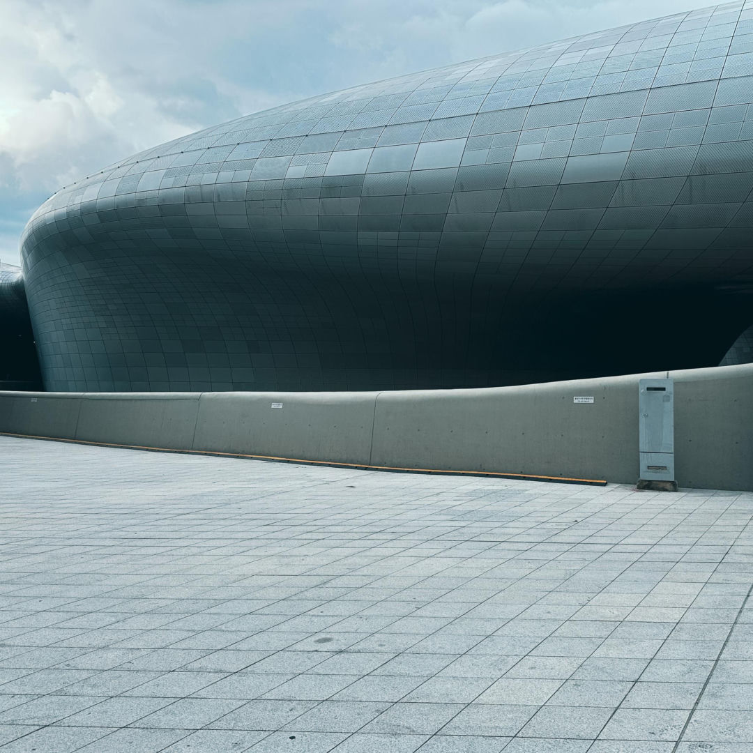 Zaha Hadid i jej Dongdaemun Design Plaza w Seulu