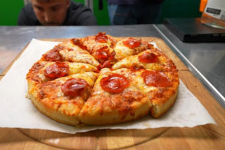 Książulo i pizza z Żabki