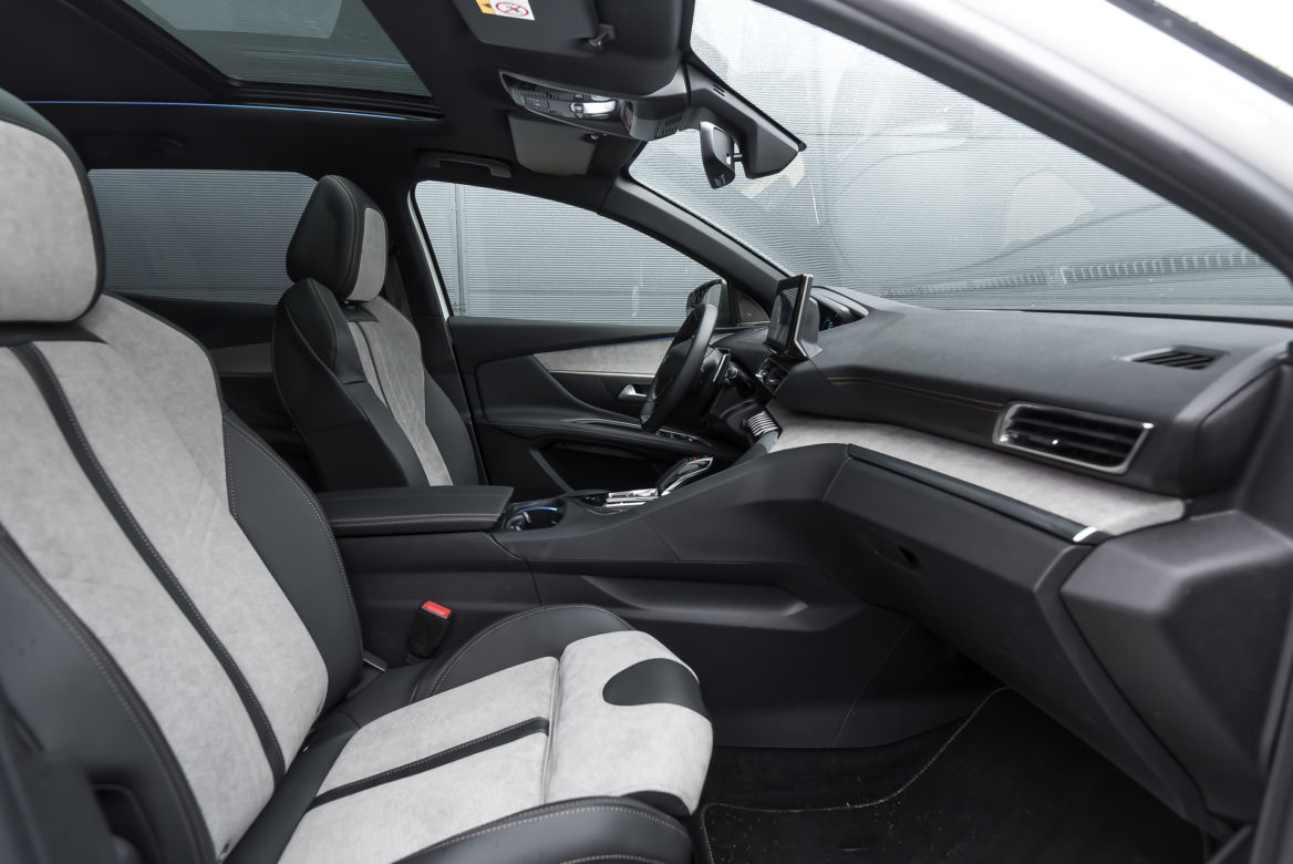 Peugeot 3008 Hybrid4 EAT8 GT