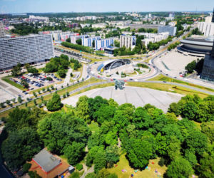 Lekki, przeszklony pawilon z patio miał pecha: stał na najlepszej działce w mieście. Przebudowali go. Mało. Teraz będzie wieżowiec