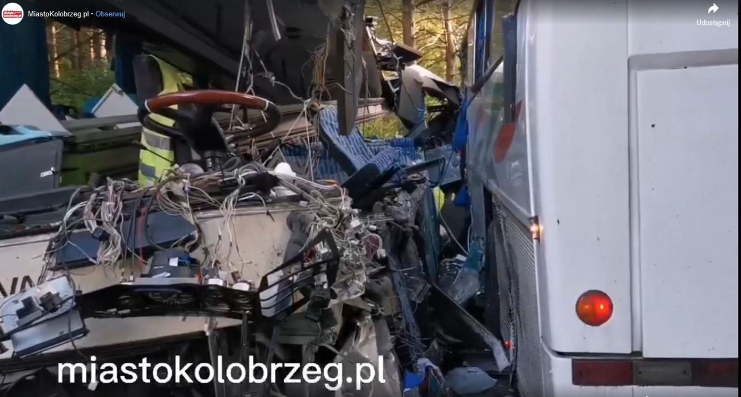 Zderzenie dwóch autkarów w Dźwirzynie pod Kołobrzegiem