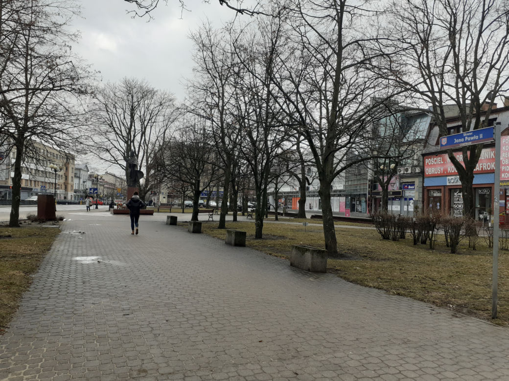 Jak wyglądał Skwer im. Jana Pawła II w Siedlcach i jego okolica w marcu 2021 roku